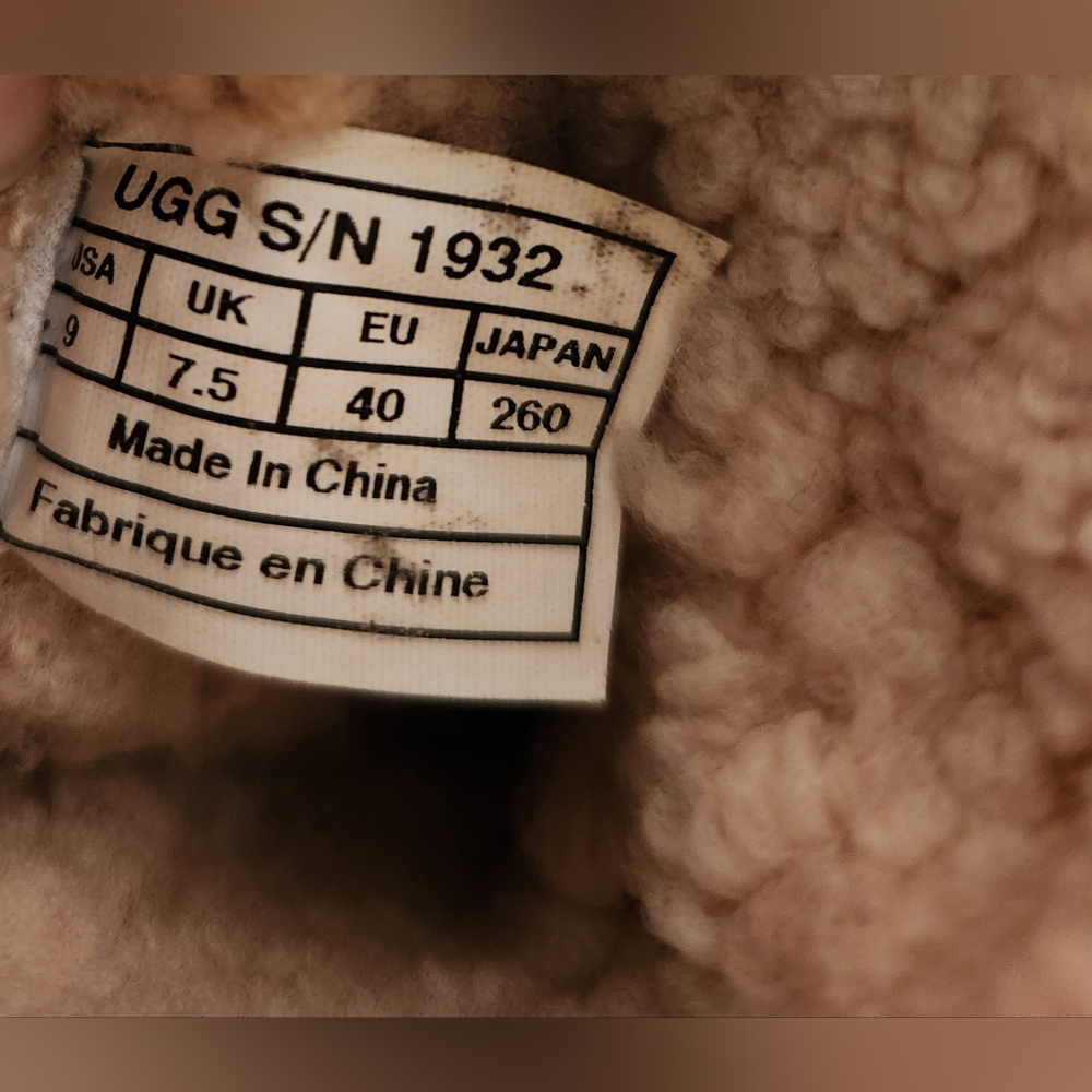 UGG Brown Leather Winter Boots with Shearling - Picture 7 of 8